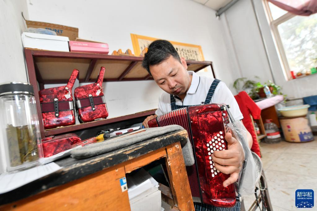 走向海外的小镇制作--探访津郊手风琴行业“中华老字号”